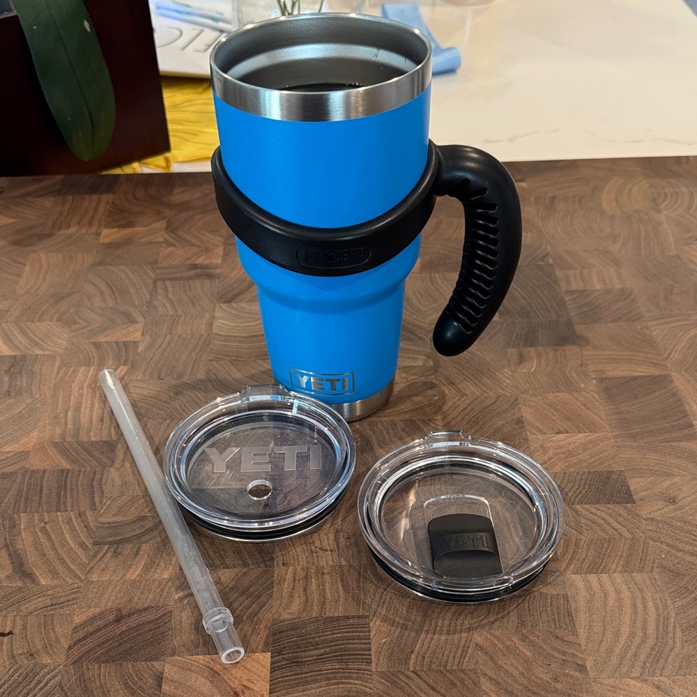 YETI Sky Blue Tumbler with Accessories 24oz